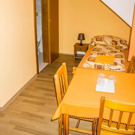 S Restaurací Na Furhaple 3*