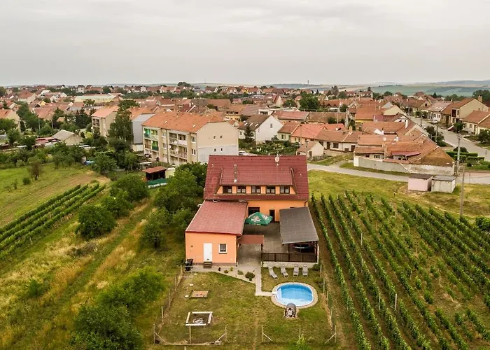 Pensionat S Restauraci Na Furhaple Šakvice